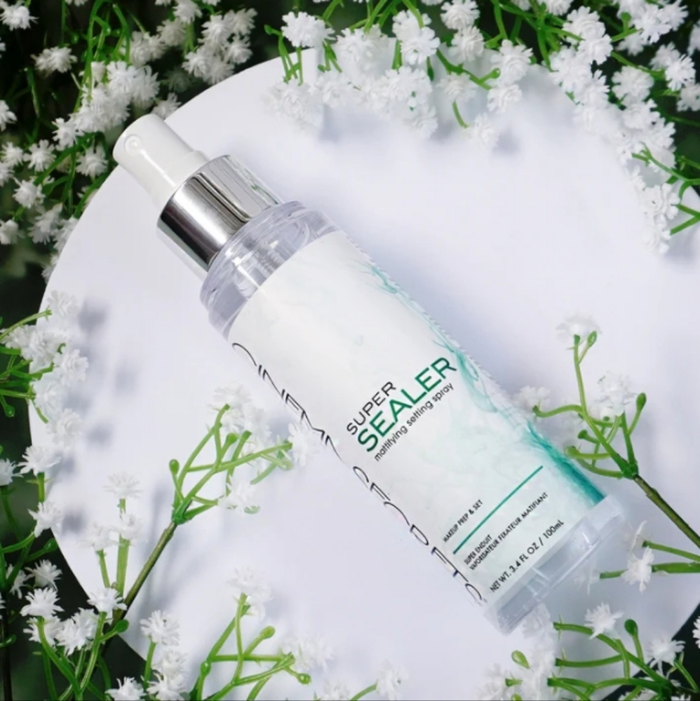Cinema Secrets Super Mattifying Setting Spray